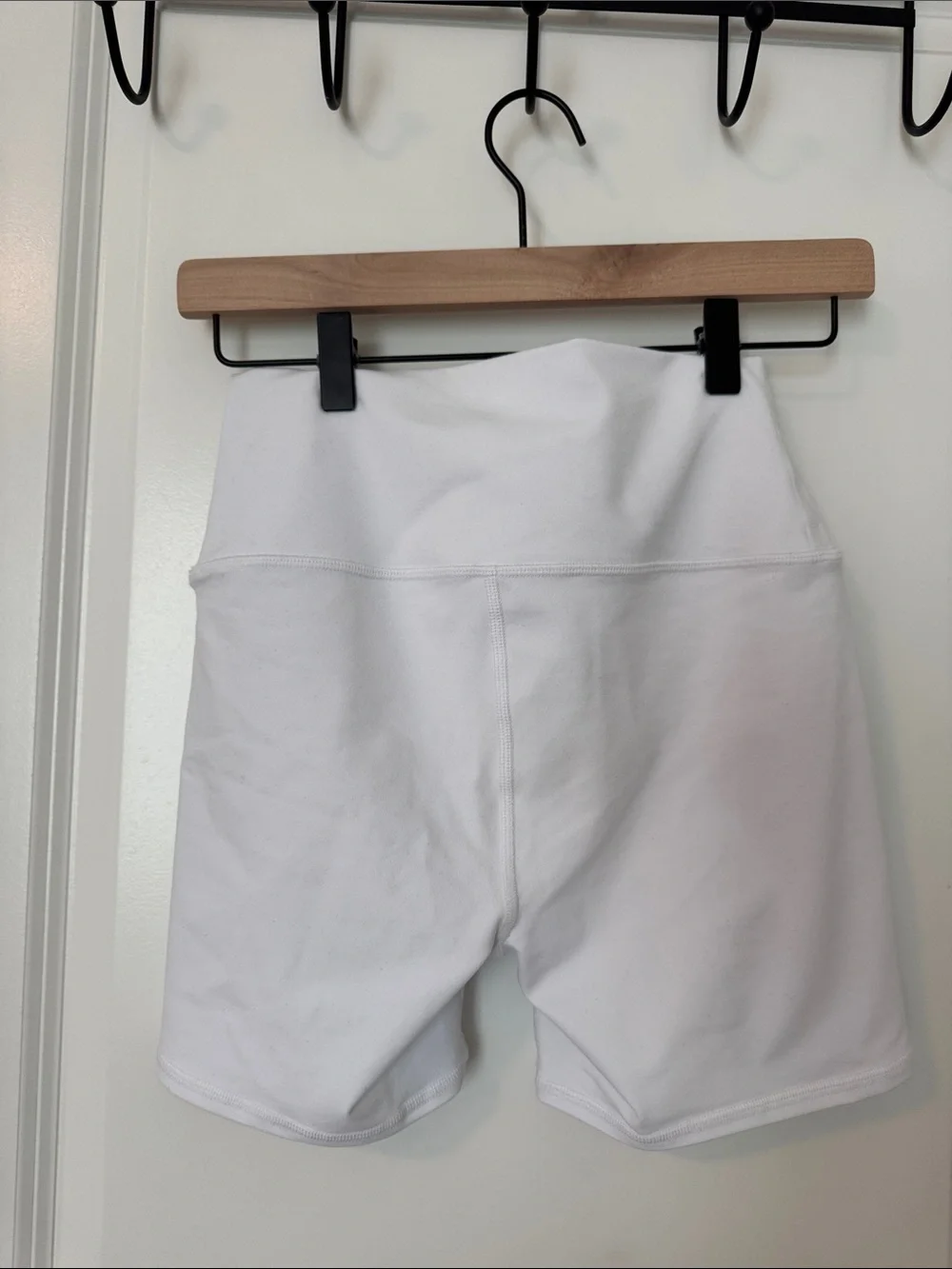 ALO Yoga Airbrush High Waist Biker Short White Size Small